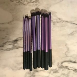 2 Sets is REAL TECHNIQUES eye bushes